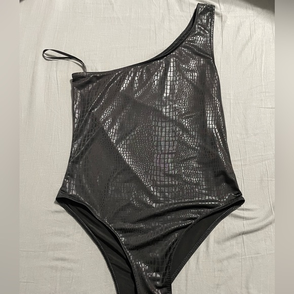 one shoulder bodysuit - Picture 1 of 1